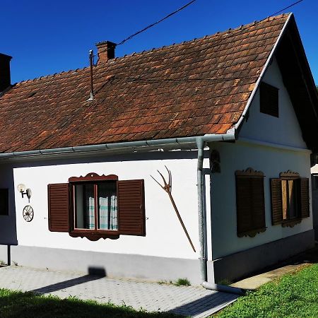 Orseg Kincse Guest House Hegyhatszentjakab Exterior photo